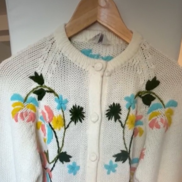 Vintage Acrylic Embroidered Floral Sweater Cardigan Made in Korea Size M - L - Picture 13 of 13